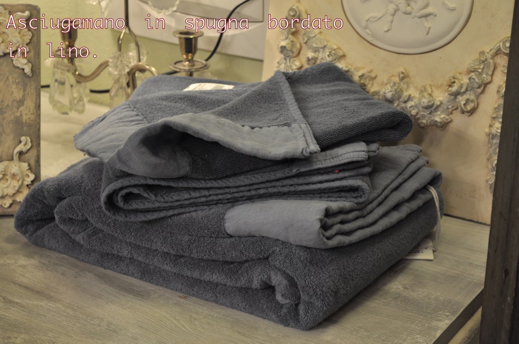 Asciugamano in spugna bordato in lino